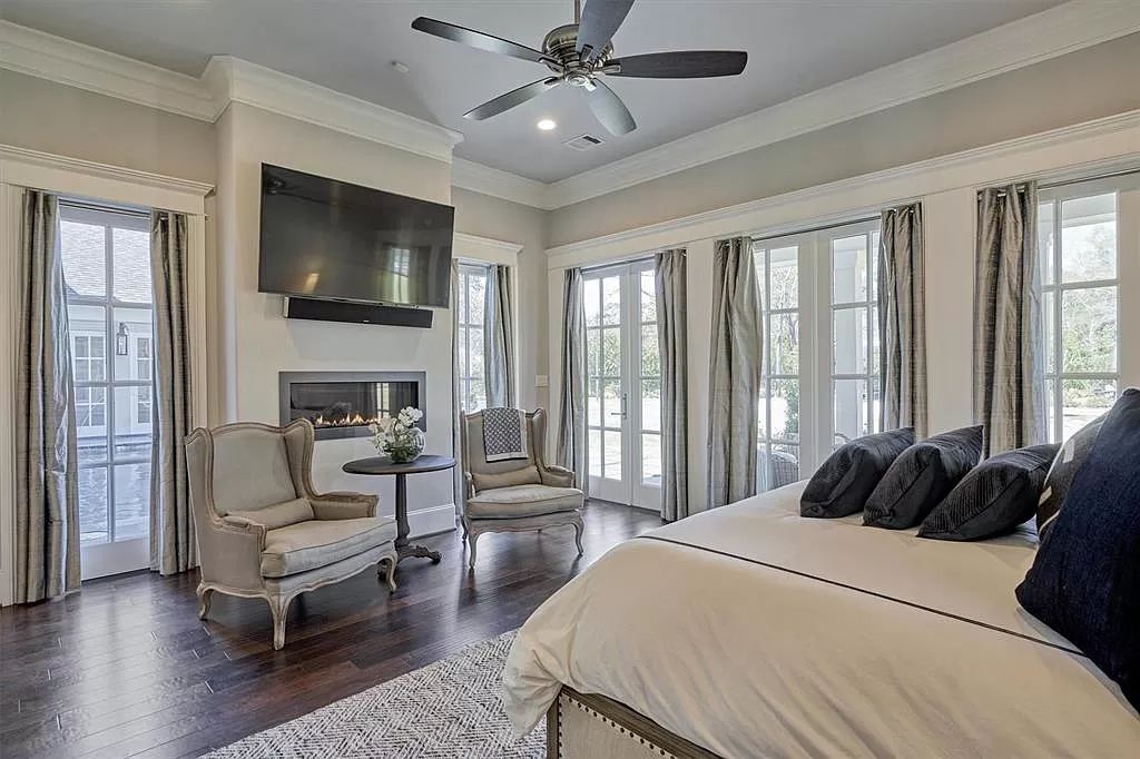 The Home in The Woodlands built for discerning clientele with the finest materials and upmost privacy for entertaining is now available for sale. This home located at 25 S Doe Run Dr, The Woodlands, Texas