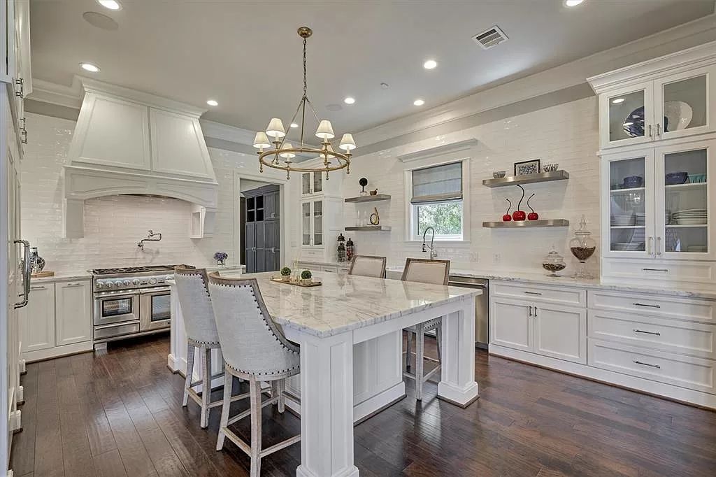 The Home in The Woodlands built for discerning clientele with the finest materials and upmost privacy for entertaining is now available for sale. This home located at 25 S Doe Run Dr, The Woodlands, Texas