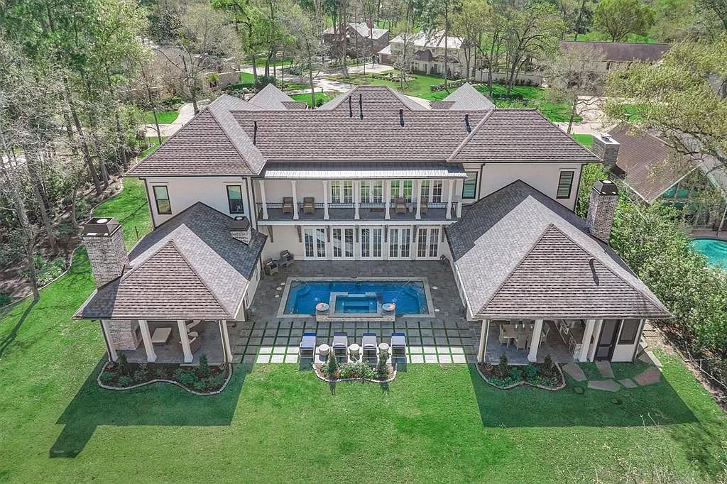 The Home in The Woodlands built for discerning clientele with the finest materials and upmost privacy for entertaining is now available for sale. This home located at 25 S Doe Run Dr, The Woodlands, Texas