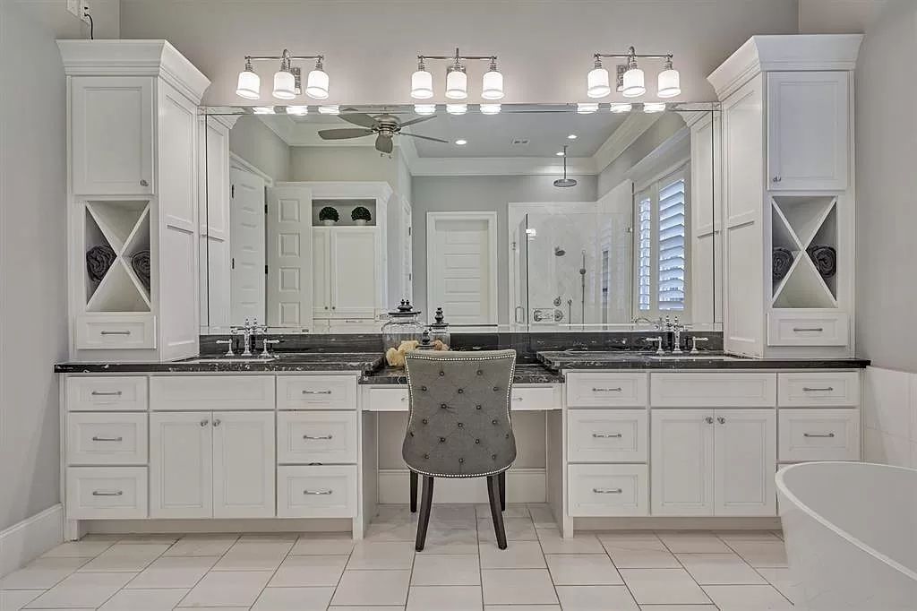 The Home in The Woodlands built for discerning clientele with the finest materials and upmost privacy for entertaining is now available for sale. This home located at 25 S Doe Run Dr, The Woodlands, Texas