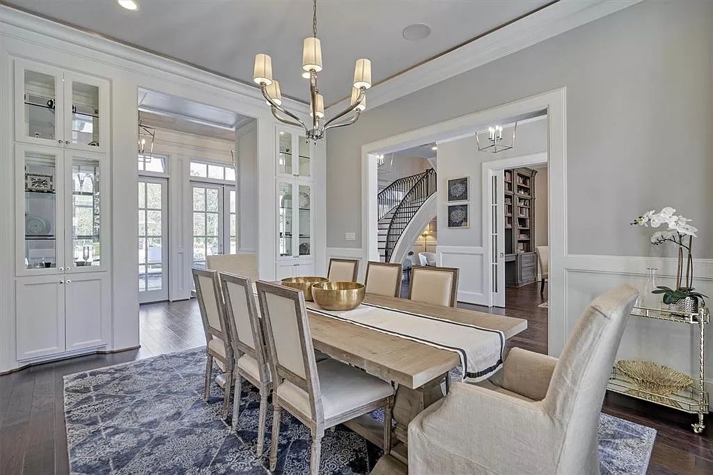 The Home in The Woodlands built for discerning clientele with the finest materials and upmost privacy for entertaining is now available for sale. This home located at 25 S Doe Run Dr, The Woodlands, Texas