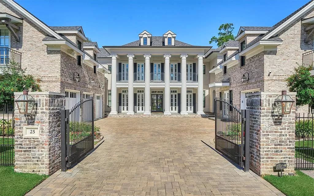 The Home in The Woodlands built for discerning clientele with the finest materials and upmost privacy for entertaining is now available for sale. This home located at 25 S Doe Run Dr, The Woodlands, Texas