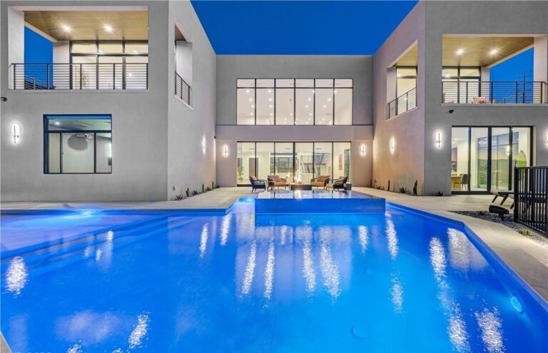 Stunning Luxury Rentals With Pool Views In Henderson image