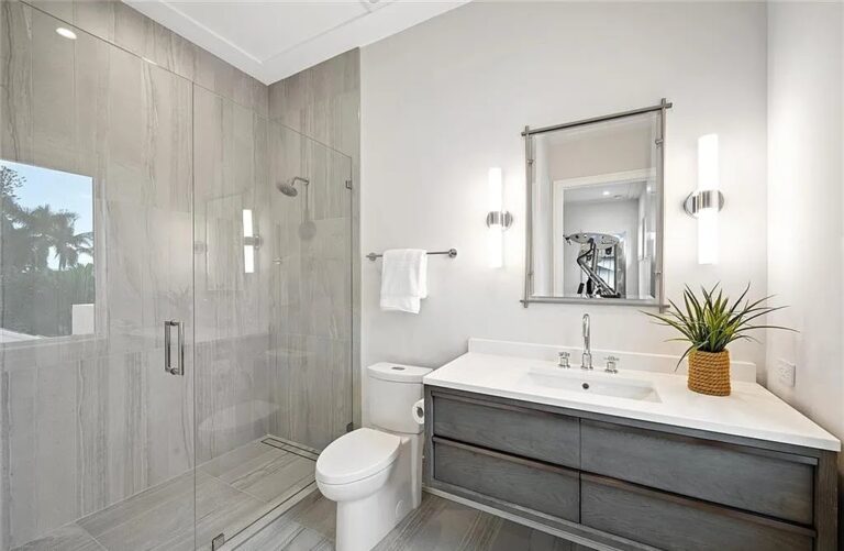 An Incredible Architectural Home with An Expansive Outdoor Living Area