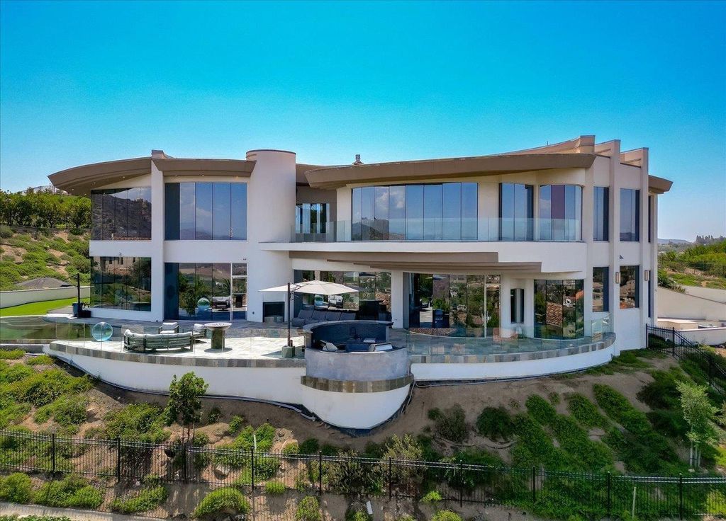 The Home in Poway, a contemporary estate in Highlands Ranch has everything including endless panoramic views of the mountains and nightlights, state of the art amenities and high end finishes is now available for sale. This home located at 13220 Highlands Ranch Rd, Poway, California