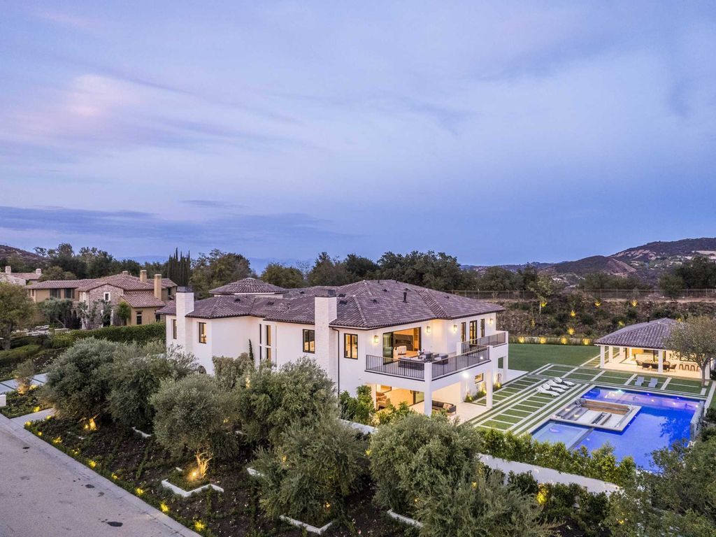 The Masterpiece in Calabasas, a true culmination of specialty boasts a brilliant reimagined vision of art and style perfectly synced with timeless form featuring spacious entertainment areas is now available for sale. This home located at 25242 Prado Del Grandioso, Calabasas, California