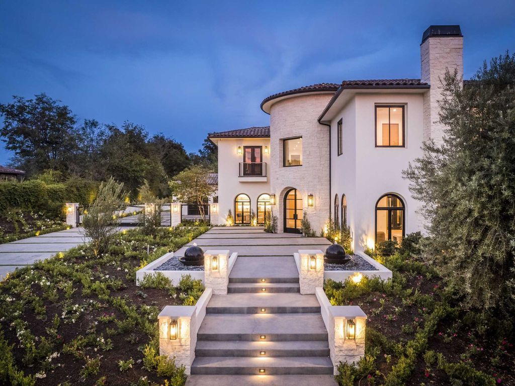 The Masterpiece in Calabasas, a true culmination of specialty boasts a brilliant reimagined vision of art and style perfectly synced with timeless form featuring spacious entertainment areas is now available for sale. This home located at 25242 Prado Del Grandioso, Calabasas, California