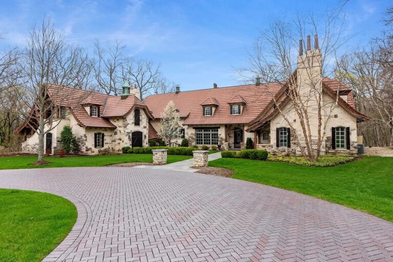 Beautiful French provincial Home in Oak Brook Asks for $2.75M
