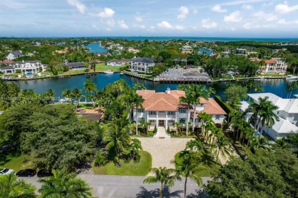 Beautiful Home with New Modern Design Concept in Coral Gables