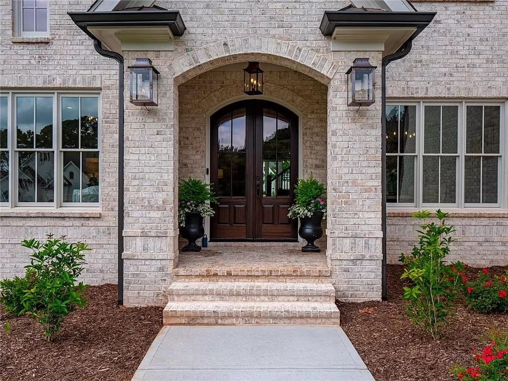 The Estate in Alpharetta is a luxurious home of high-quality construction with lots of attention to details now available for sale. This home located at 12520 Waters Edge Dr, Alpharetta, Georgia; offering 06 bedrooms and 07 bathrooms with 9,364 square feet of living spaces. 