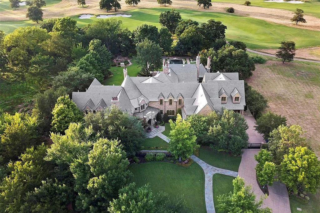 The Home in Westlake, a beautifully appointed Paul Kramer home boasts both impressive architectural and designer details including a dramatic mahogany rotunda, meticulous gardens, lovely sculptures, elegant circular breakfast nook and multiple outdoor areas perfect for entertaining is now available for sale. This home located at 2006 Navasota Cv, Westlake, Texas