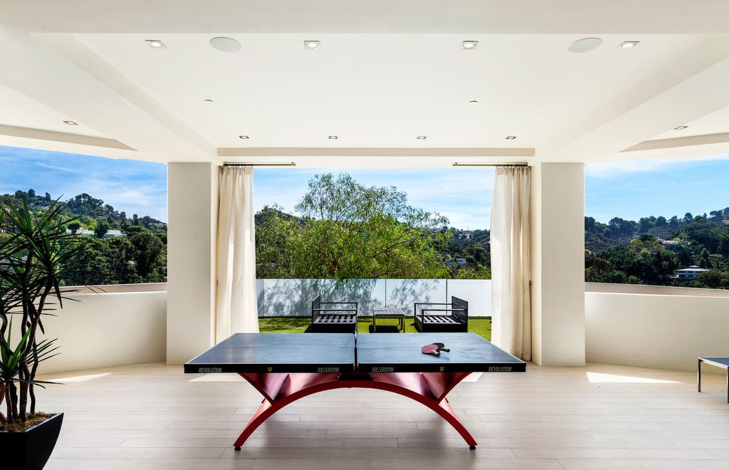 The Beverly Hills Mansion, a gated contemporary home with perfectly scaled living, dining, family room and Chef's eat-in kitchen all open to the breathtaking views is now available for sale. This home located at 2620 Wallingford Dr, Beverly Hills, California