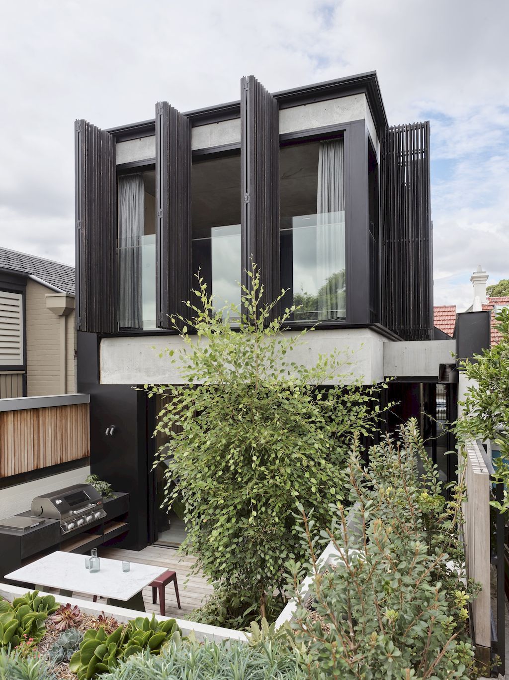 Birch Tree House, an impressive single - story frontage by H&E Architects