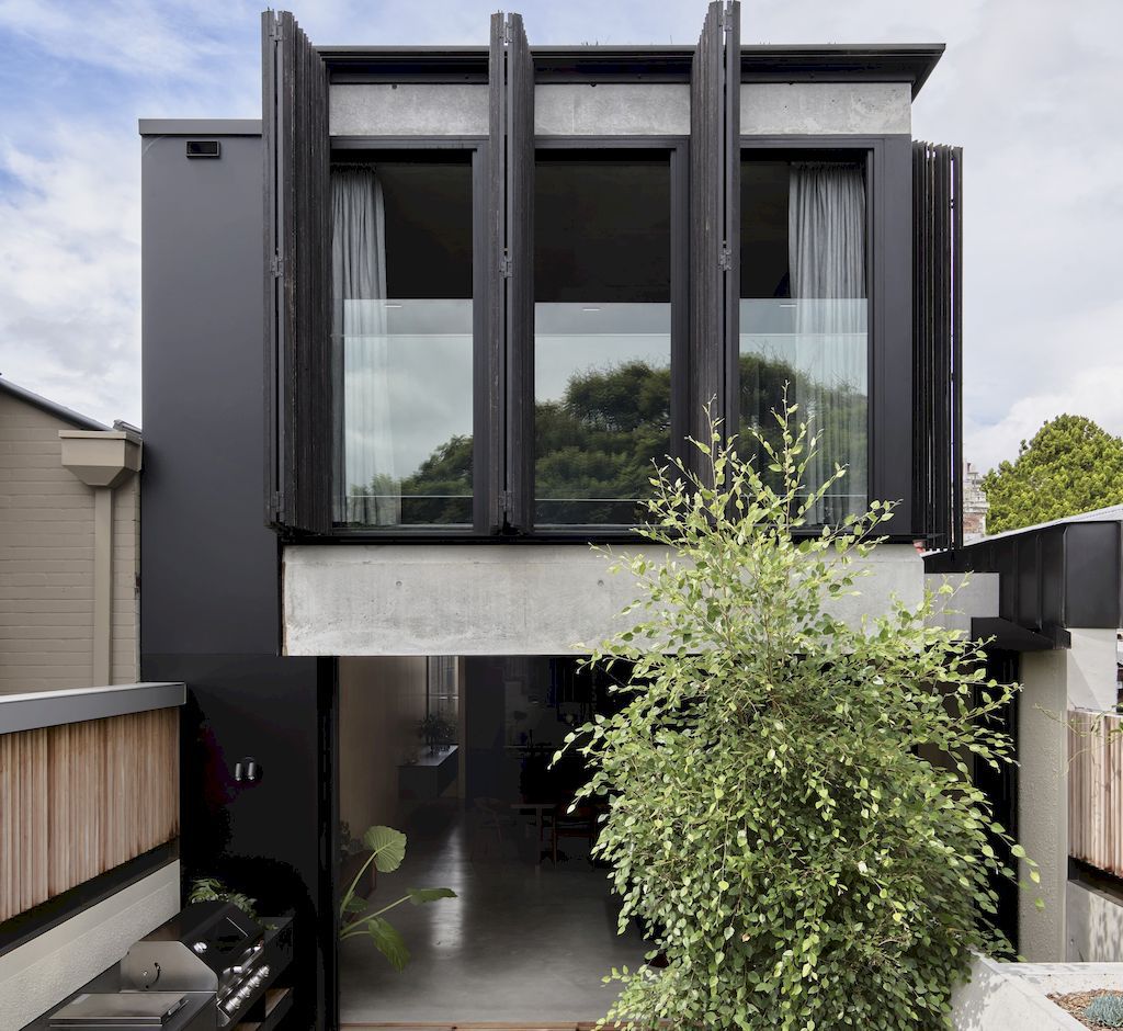 Birch Tree House, an impressive single - story frontage by H&E Architects