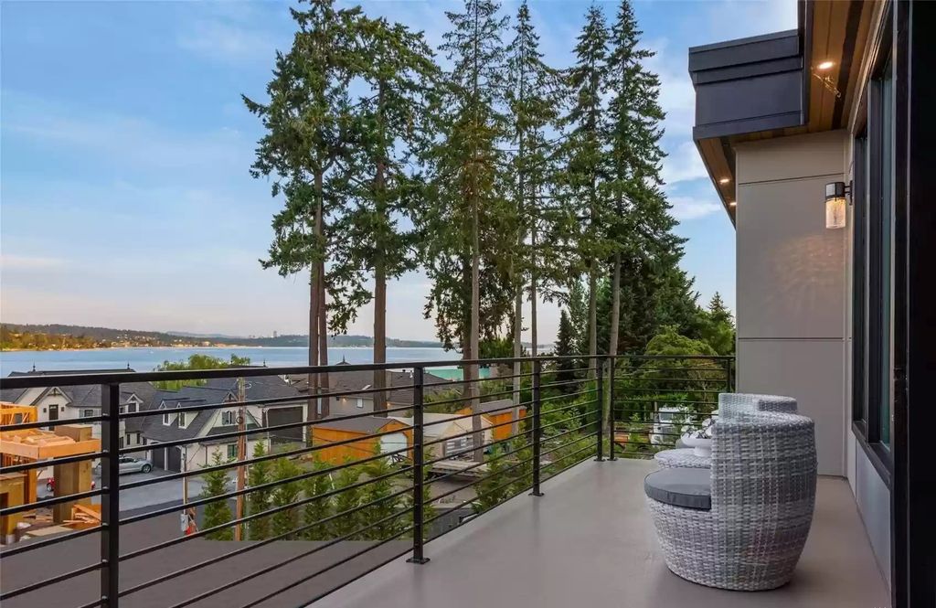 The Estate in Kirkland is a luxurious home in a short distance to Juanita Beach Park, Downtown Kirkland, & I-405 now available for sale. This home located at 8345 NE Juanita Drive, Kirkland, Washington; offering 04 bedrooms and 05 bathrooms with 4,116 square feet of living spaces.
