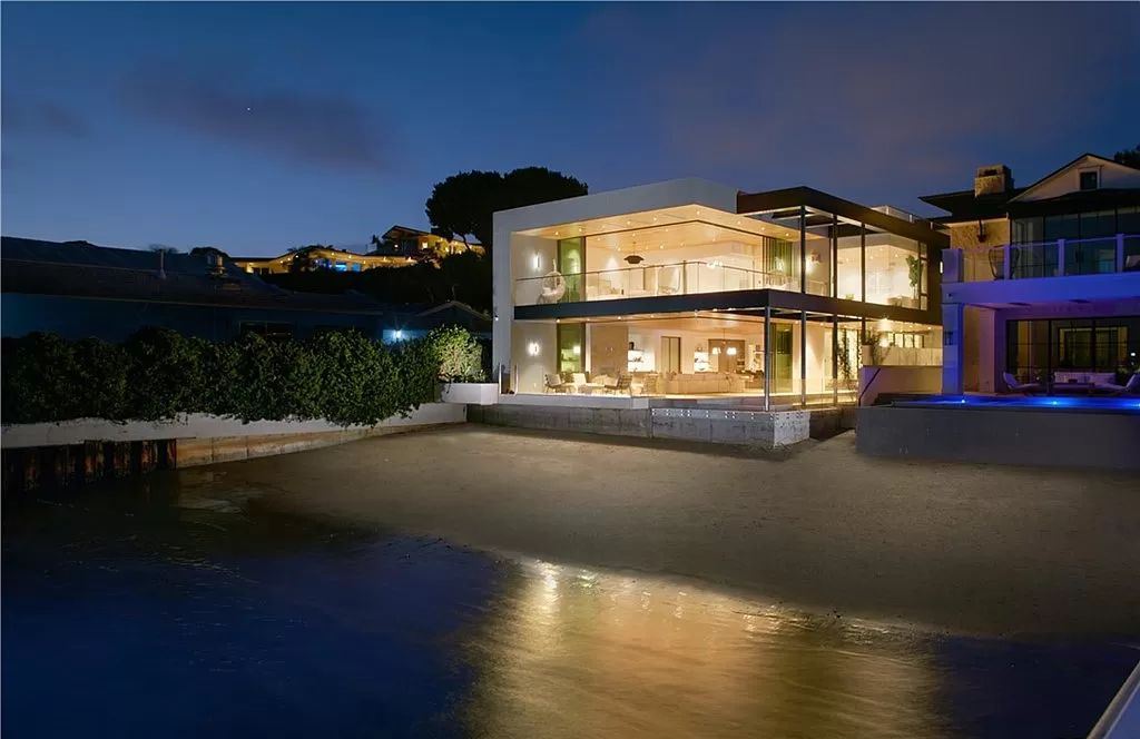 The Villa in Corona Del Mar, a brand-new custom estate showcases the pinnacle of luxurious waterfront living with panoramic ocean views and generous outdoor space is now available for sale. This home located at 2201 Bayside Dr, Corona Del Mar, California