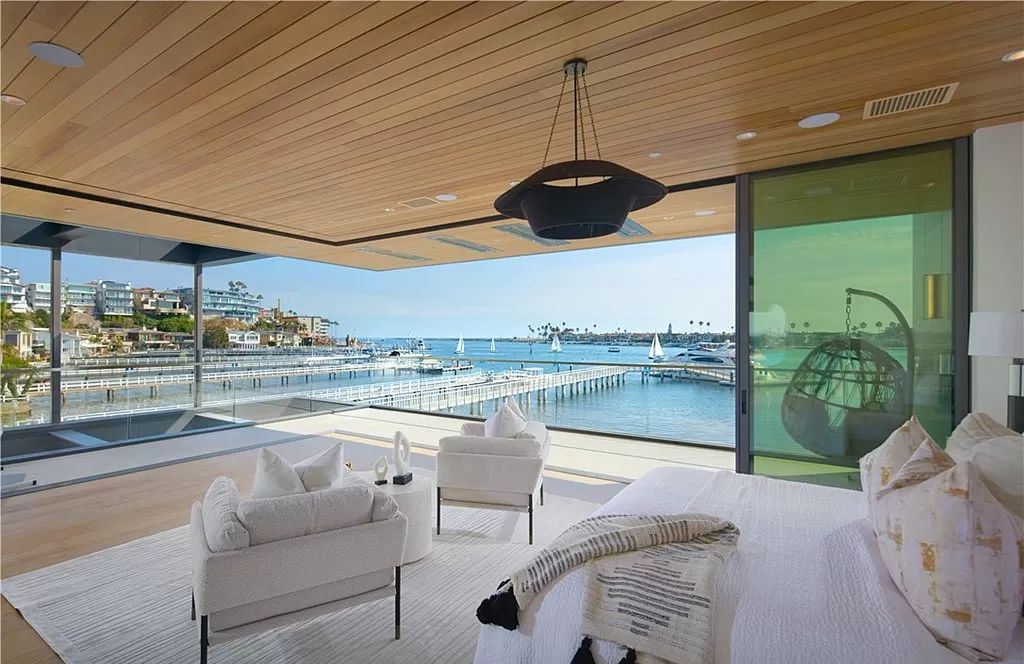 The Villa in Corona Del Mar, a brand-new custom estate showcases the pinnacle of luxurious waterfront living with panoramic ocean views and generous outdoor space is now available for sale. This home located at 2201 Bayside Dr, Corona Del Mar, California