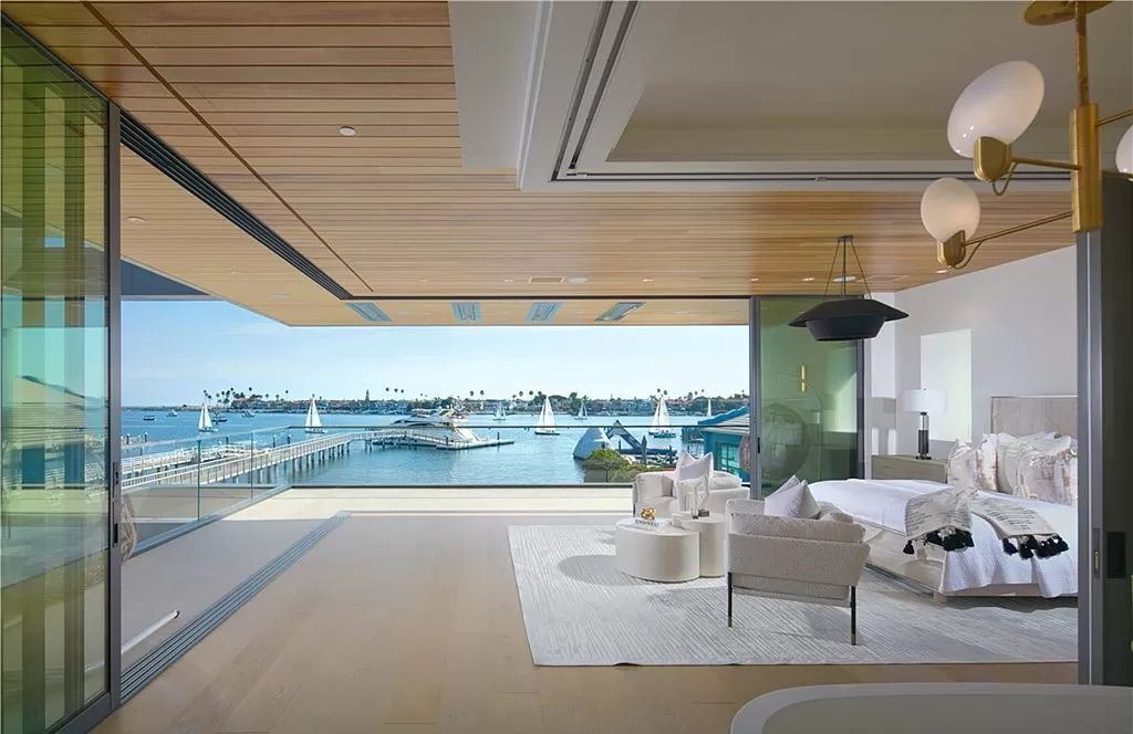 The Villa in Corona Del Mar, a brand-new custom estate showcases the pinnacle of luxurious waterfront living with panoramic ocean views and generous outdoor space is now available for sale. This home located at 2201 Bayside Dr, Corona Del Mar, California