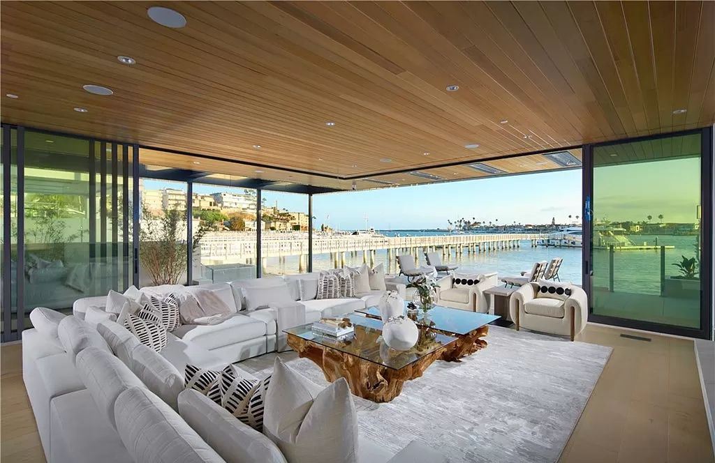 The Villa in Corona Del Mar, a brand-new custom estate showcases the pinnacle of luxurious waterfront living with panoramic ocean views and generous outdoor space is now available for sale. This home located at 2201 Bayside Dr, Corona Del Mar, California