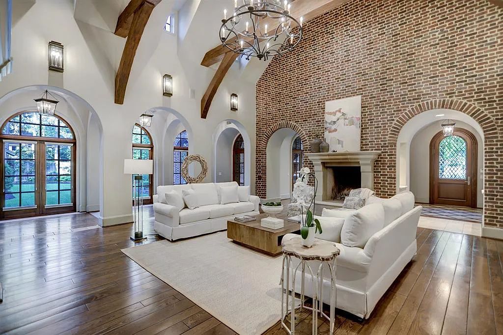 The Estate in Houston, a breathtaking home has loads of curb appeal with meticulously maintained grounds, elegant sconces, and stunning red brick, captivating backyard perfect for entertaining is now available for sale. This home located at 11320 Green Vale Dr, Houston, Texas