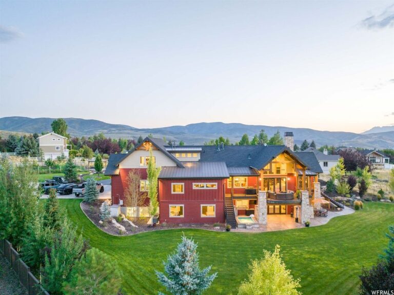 Breathtaking Mountain Contemporary Home that Speaks Affluence and