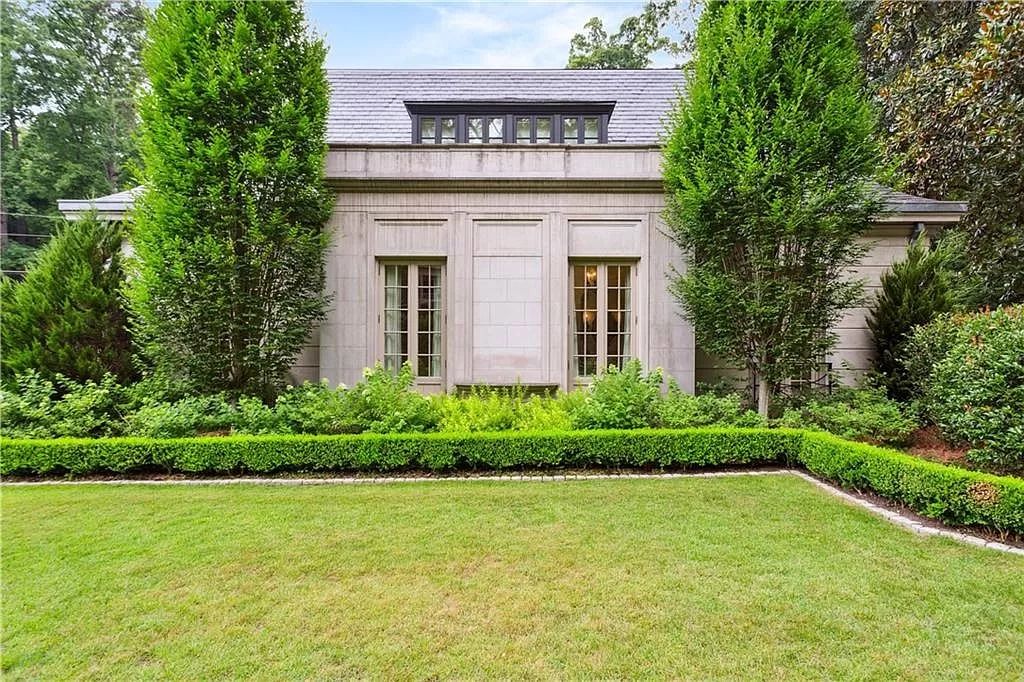 The Estate in Atlanta is a luxurious home exuding masterful craftsmanship and finest materials to ensure that every space is meaningful now available for sale. This home located at 2590 Rivers Rd NW, Atlanta, Georgia; offering 03 bedrooms and 07 bathrooms with 0.55 acres of land.