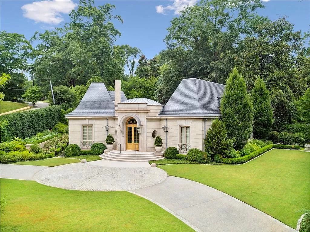 The Estate in Atlanta is a luxurious home exuding masterful craftsmanship and finest materials to ensure that every space is meaningful now available for sale. This home located at 2590 Rivers Rd NW, Atlanta, Georgia; offering 03 bedrooms and 07 bathrooms with 0.55 acres of land.