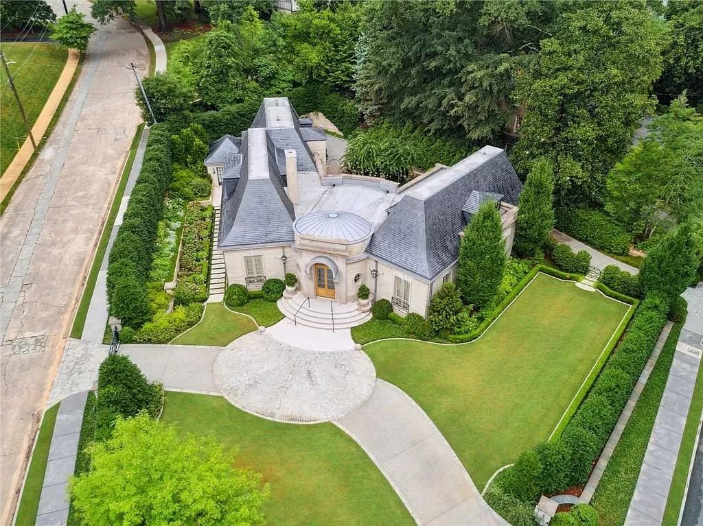 The Estate in Atlanta is a luxurious home exuding masterful craftsmanship and finest materials to ensure that every space is meaningful now available for sale. This home located at 2590 Rivers Rd NW, Atlanta, Georgia; offering 03 bedrooms and 07 bathrooms with 0.55 acres of land.