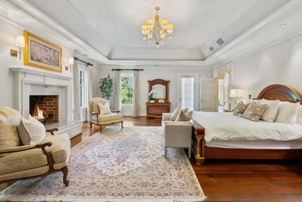 The Estate in Potomac is a luxurious home embodying familiarity and warmth now available for sale. This home located at 11400 Highland Farm Ct, Potomac, Maryland; offering 09 bedrooms and 13 bathrooms with 22,950 square feet of living spaces.