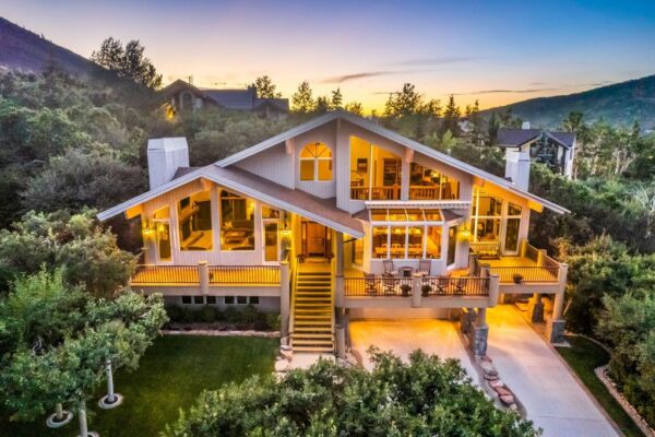 Classic Mountain Contemporary Home with Jaw Dropping Views Asks $5,3 Million in Park City