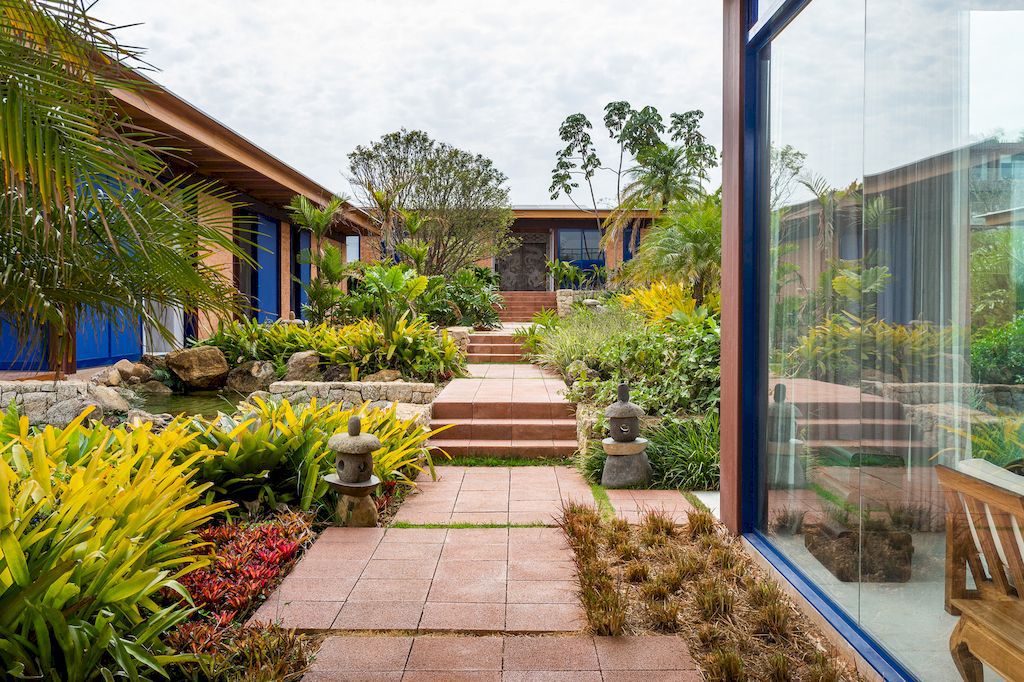 Cozy Home for Leisure, House at Fazenda Boa Vista by Nitsche Arquitetos