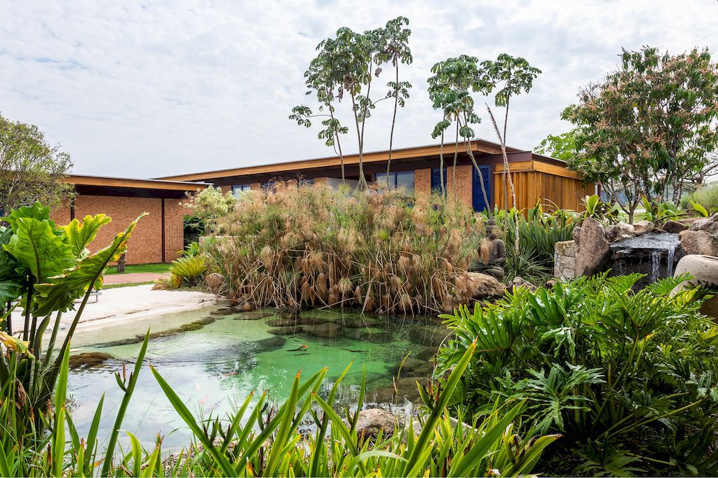 Cozy Home for Leisure, House at Fazenda Boa Vista by Nitsche Arquitetos