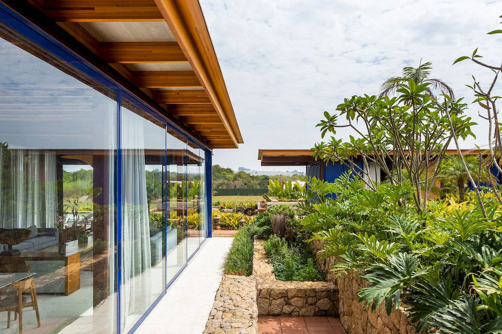 Cozy Home for Leisure, House at Fazenda Boa Vista by Nitsche Arquitetos