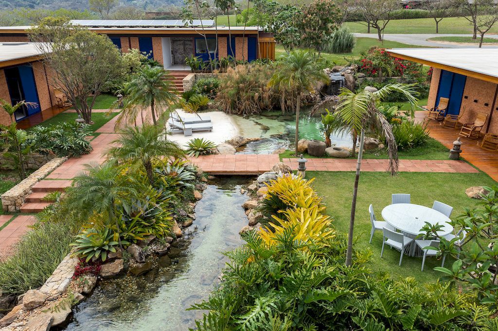 Cozy Home for Leisure, House at Fazenda Boa Vista by Nitsche Arquitetos