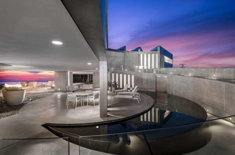 Crescent House, A One of A Kind Architectural Masterpiece Showcases The