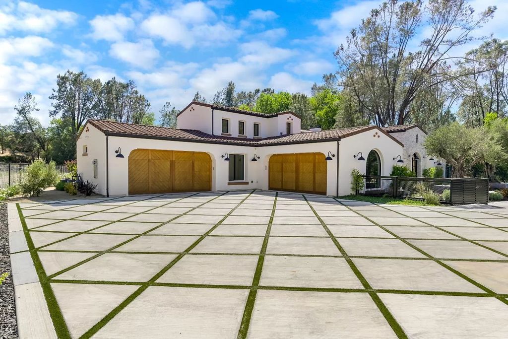 The Home in Loomis, a modern Mediterranean hidden with high end finishes jewel and a resort style backyard including multiple zones for entertaining is now available for sale. This home located at 6901 Rutherford Canyon Rd, Loomis, California offers 5 bedrooms and 8 bathrooms with nearly 7,000 square feet of living spaces.