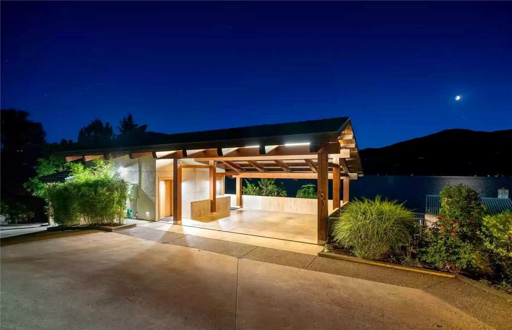 The Estate in Manson is a luxurious home providing tons of outdoor living spaces now available for sale. This home located at 721 Manson Boulevard, Manson, Washington; offering 04 bedrooms and 04 bathrooms with 3,591 square feet of living spaces.