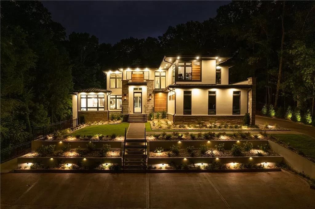 The Estate in Sandy Springs is a luxurious home of quality built with every attention to detail now available for sale. This home located at 1090 Kingston Dr, Sandy Springs, Georgia; offering 06 bedrooms and 08 bathrooms with 1.45 acres of land.