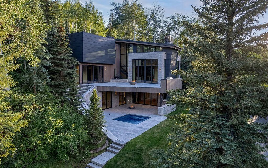 The Home in Vail, an exceptional newly constructed estate boasts expansive mountain views and offers the convenience of being steps to the ski slope and a short walk to Vail Village is now available for sale. This home located at 307 Rockledge Rd, Vail, Colorado