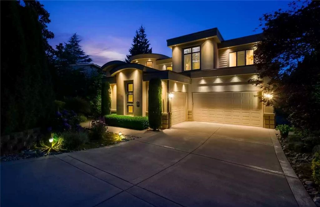 The Estate in Kirkland is a luxurious home that accommodates traditional grandeur now available for sale. This home located at 8131 116th Avenue NE, Kirkland, Washington; offering 04 bedrooms and 03 bathrooms with 3,730 square feet of living spaces.