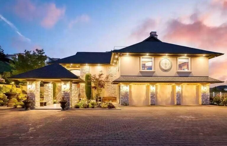Exquisite Gated Estate with Breathtaking Columbia River Views in Vancouver Listed at $4.795M