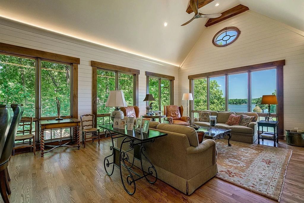 The Home in Eatonton is a luxurious home with sweeping views of Golf & Lake, now available for sale. This home located at 91 Westview Way, Eatonton, Georgia