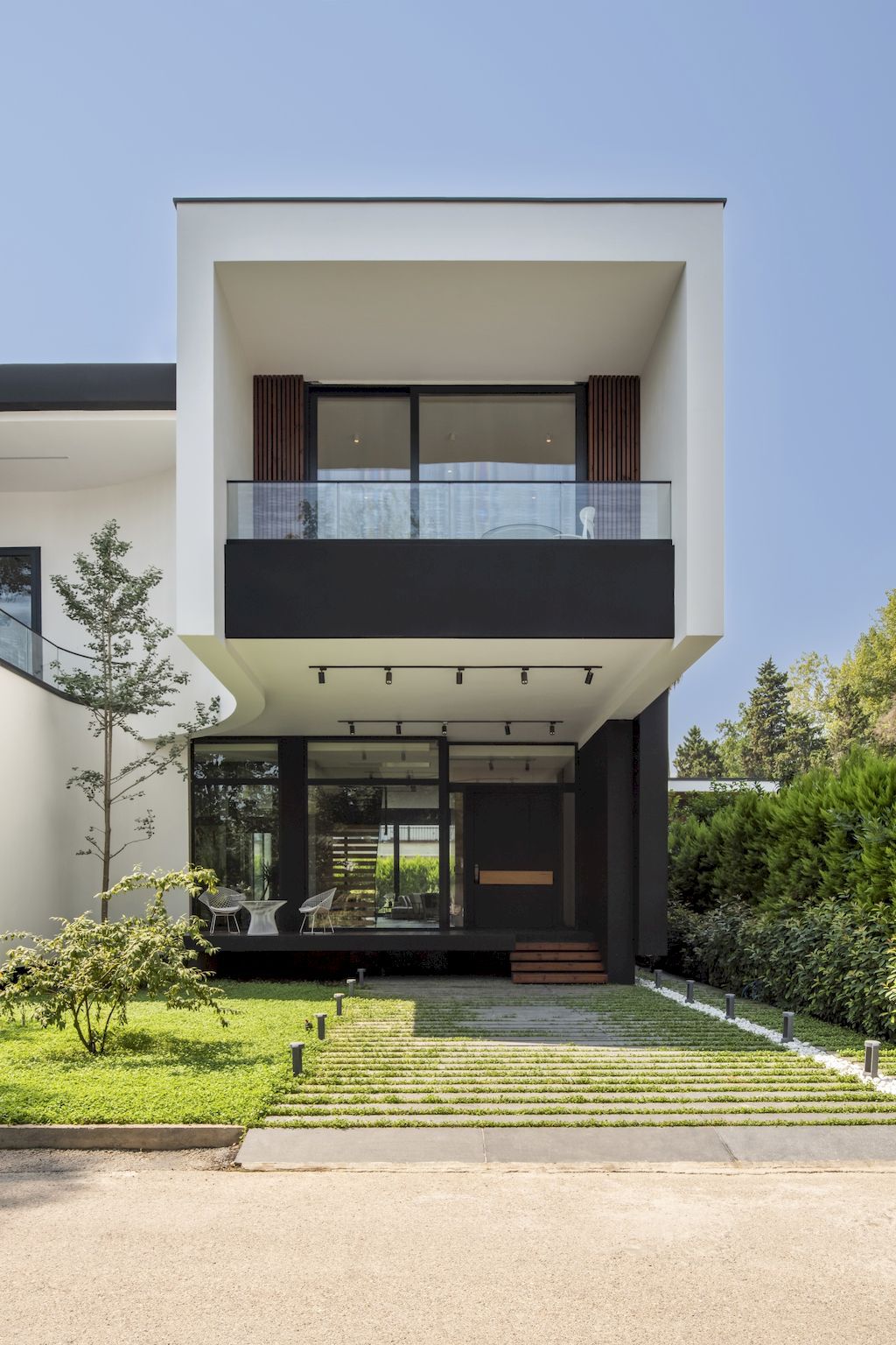Ferdows House, a Stunning Home by Naghshekhak Architectural Group