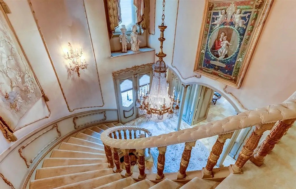 The Estate in Grand Blanc is a luxurious home and a historical masterpiece once featured in Romantic Homes magazine now available for sale. This home located at 6353 Belsay Rd, Grand Blanc, Michigan; offering 07 bedrooms and 11 bathrooms with 14,439 square feet of living spaces. 