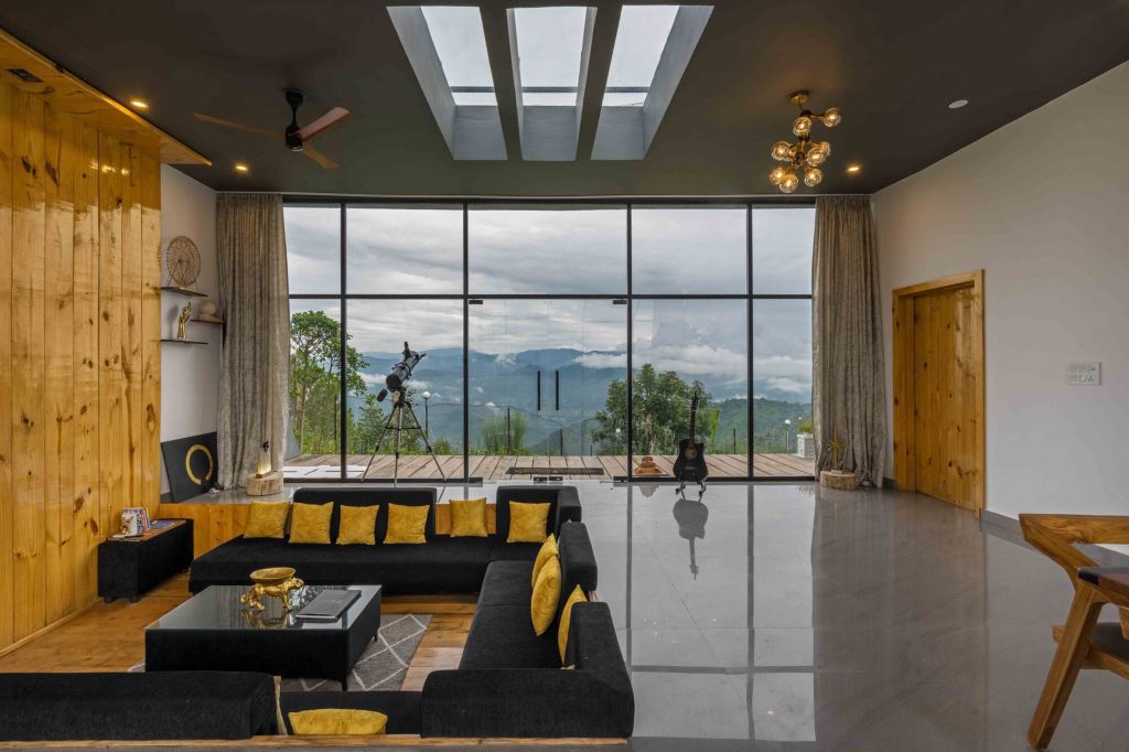 Glasshouse Celeste Provides Magnificent Himalayan View by IDIEQ