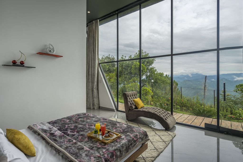 Glasshouse Celeste Provides Magnificent Himalayan View by IDIEQ