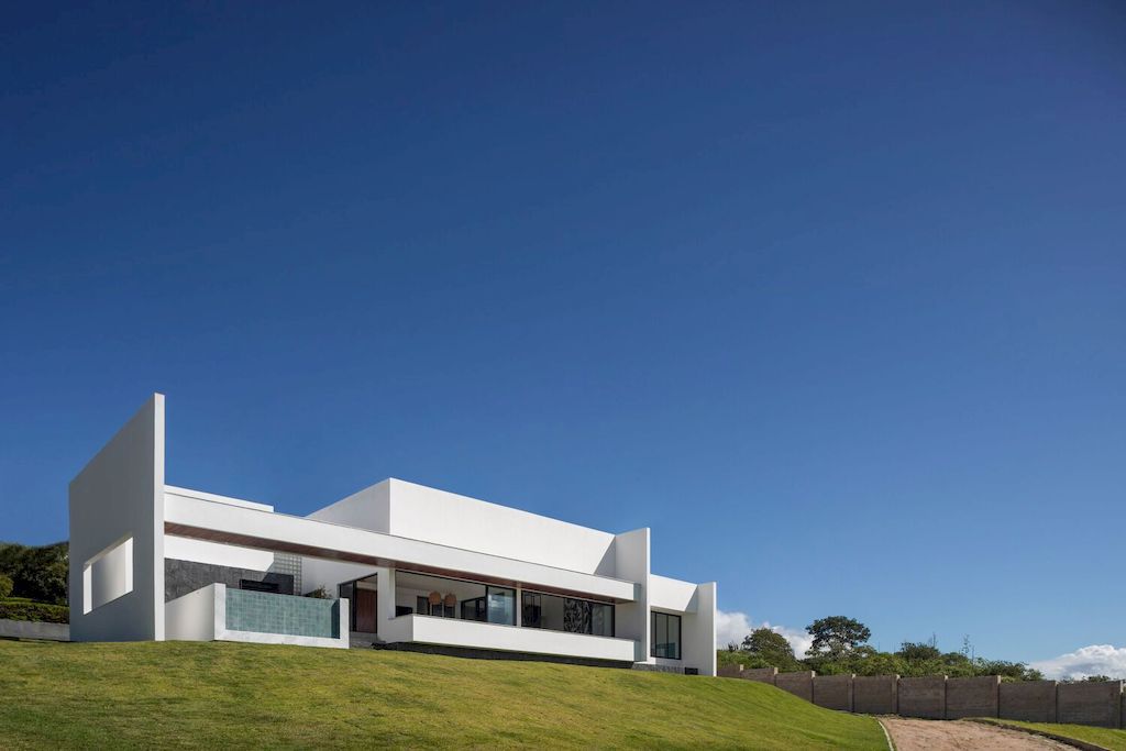 House 212, amazing house with beautiful landscape by NEBR Arquitetura