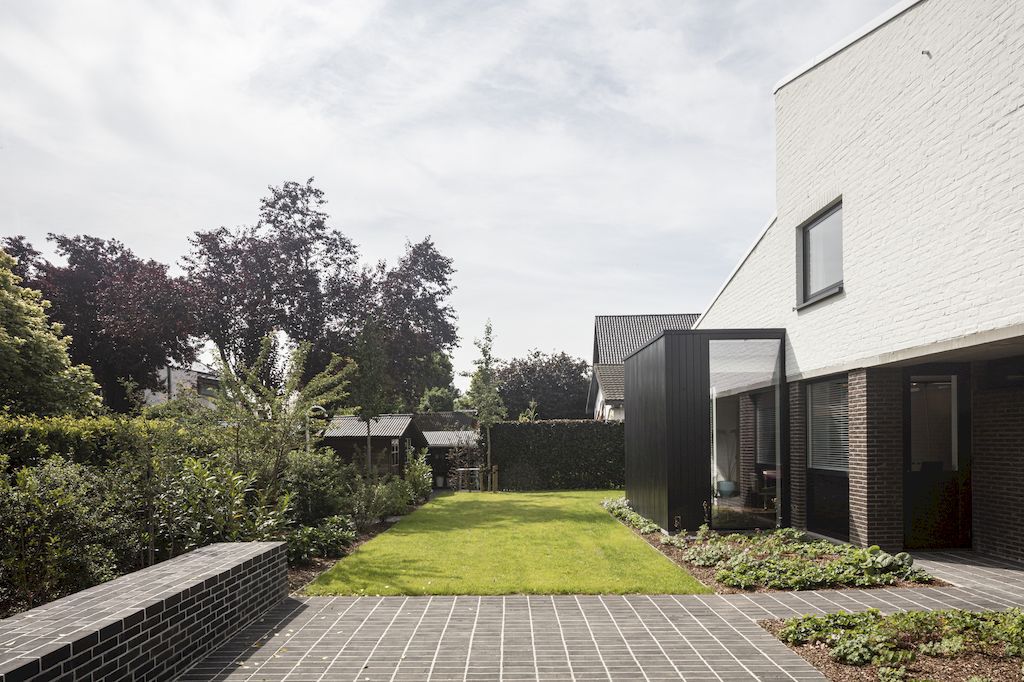 House Paap, Stunning Renovation by Architecten De Bruyn bvba