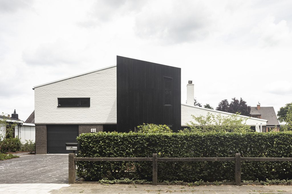 House Paap, Stunning Renovation by Architecten De Bruyn bvba