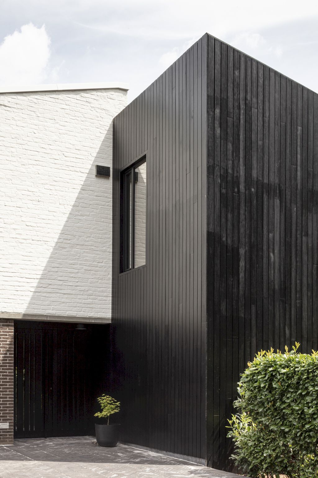 House Paap, Stunning Renovation by Architecten De Bruyn bvba